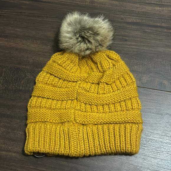 Beanie - Picture 3 of 4
